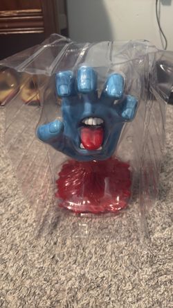 Santa Cruz screaming hand