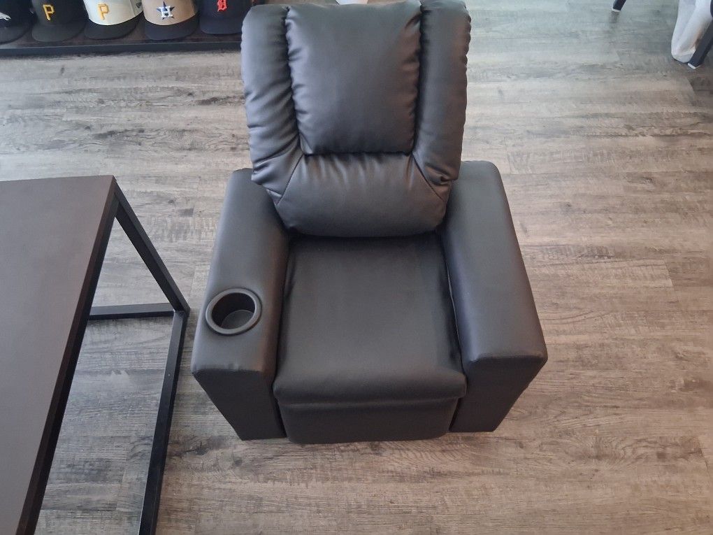 Little Reckliner Sofa Chair.