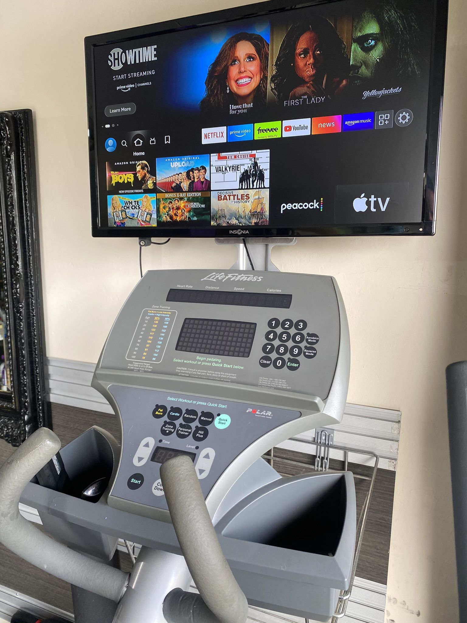 Life Fitness Elliptical Crosstrainer Gym model with 24 TV/Monitor