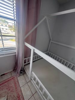 Kid bed frame