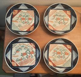 Vintage Aritaware Porcelain Japanese Imari Bowls • Set of Four