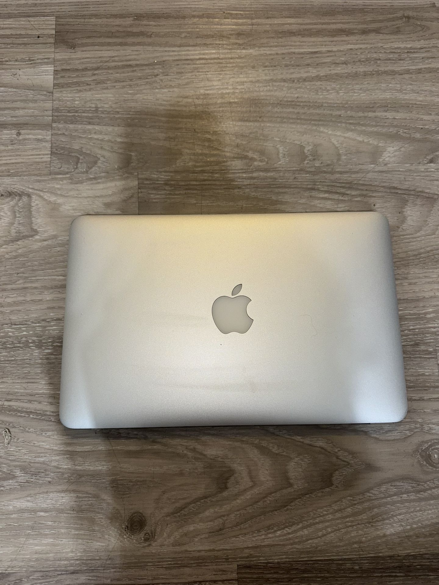 2011 MacBook Air - FOR PARTS
