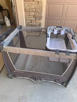 Playpen and bassinet