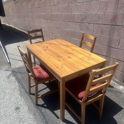 Dining / Kitchen Table 4 Chairs 