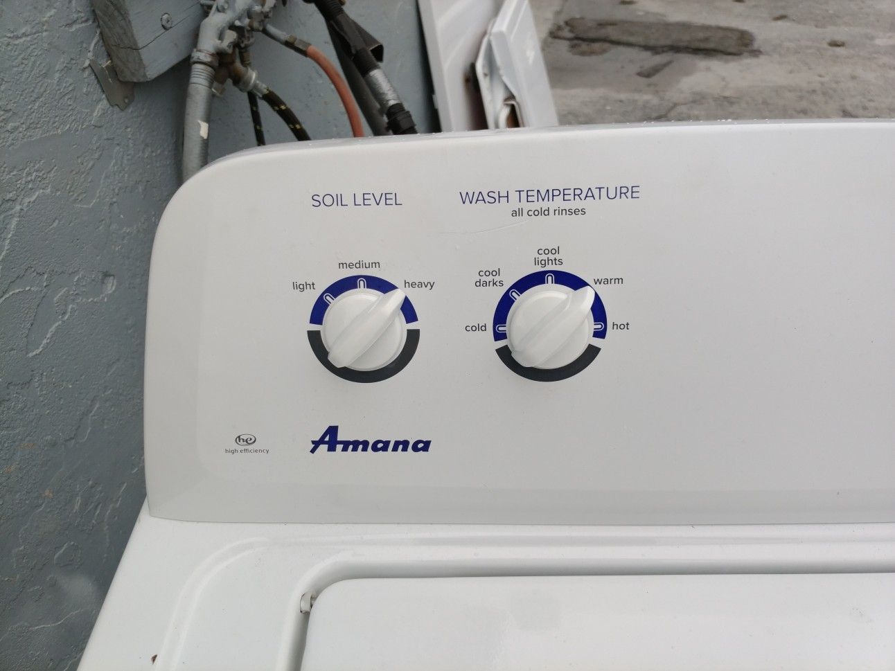 Amana washing machine in far condition works great going for 240$ with free delivery