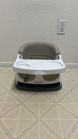 Ingenuity Baby Base 2-in-1 Booster Feeding & Floor Seat, Self-Storing Tray 520