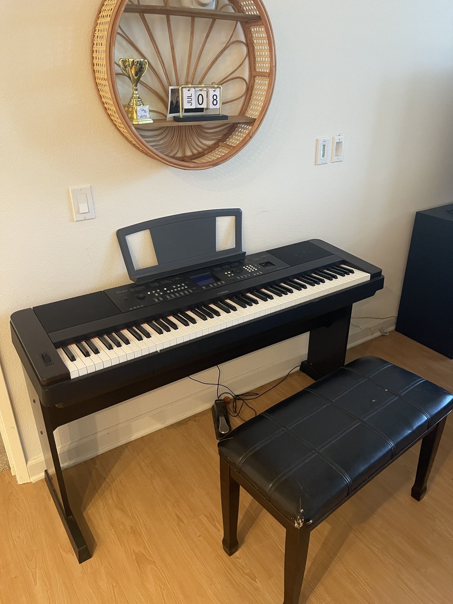 Yamaha Digital piano Like New DGX 650