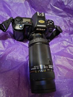 Nikon N8008 AF Camera with Lense