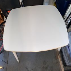 Hip White Dining/Kitchen Table