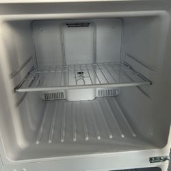 Refrigerador Magic Chef 10.1   Nuevo Poco Uso Enfría Muy Bien !