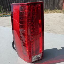 Cadillac Escalade Driver Taillight 07-14 New