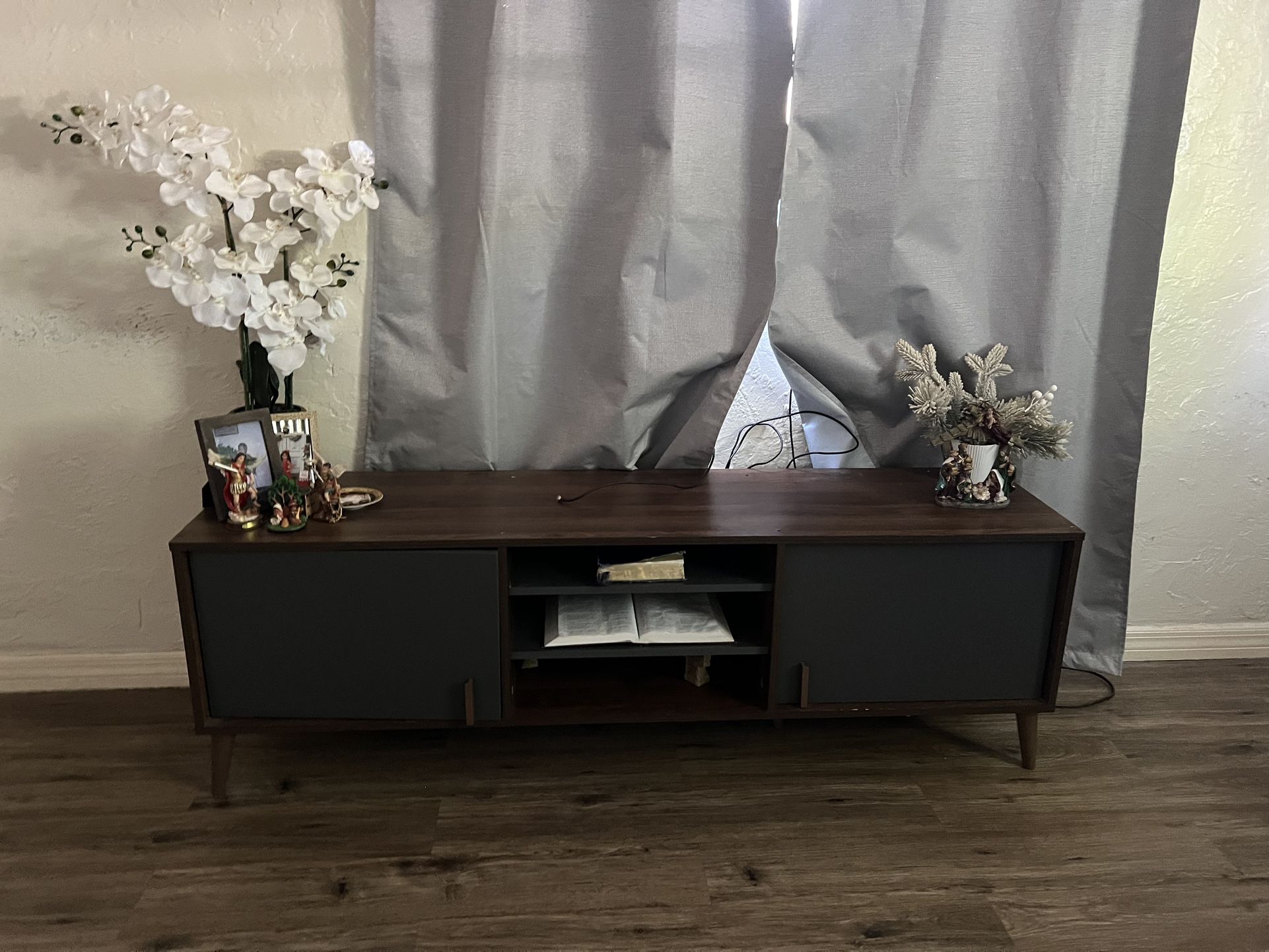 Tv Stand / Table