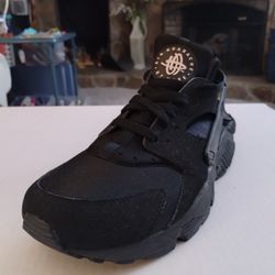 (Size 8 Men / 9 Women) Nike Air Huarache Unisex Running Athletic Shoes Triple Black 318429-003
