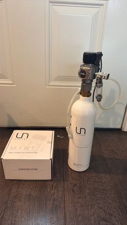 UN systems mini dual stage CO2 regulator with tank