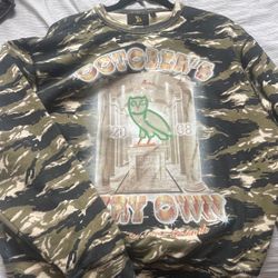 Octobers Very Own Sweater L