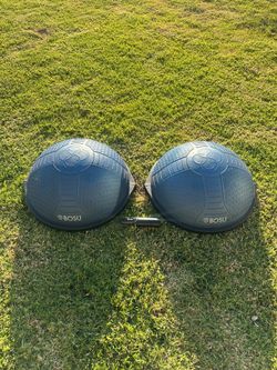 BOSU Balance Trainers (2) + Pump