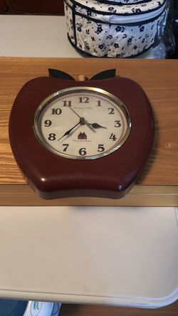 Kitchen apple clock