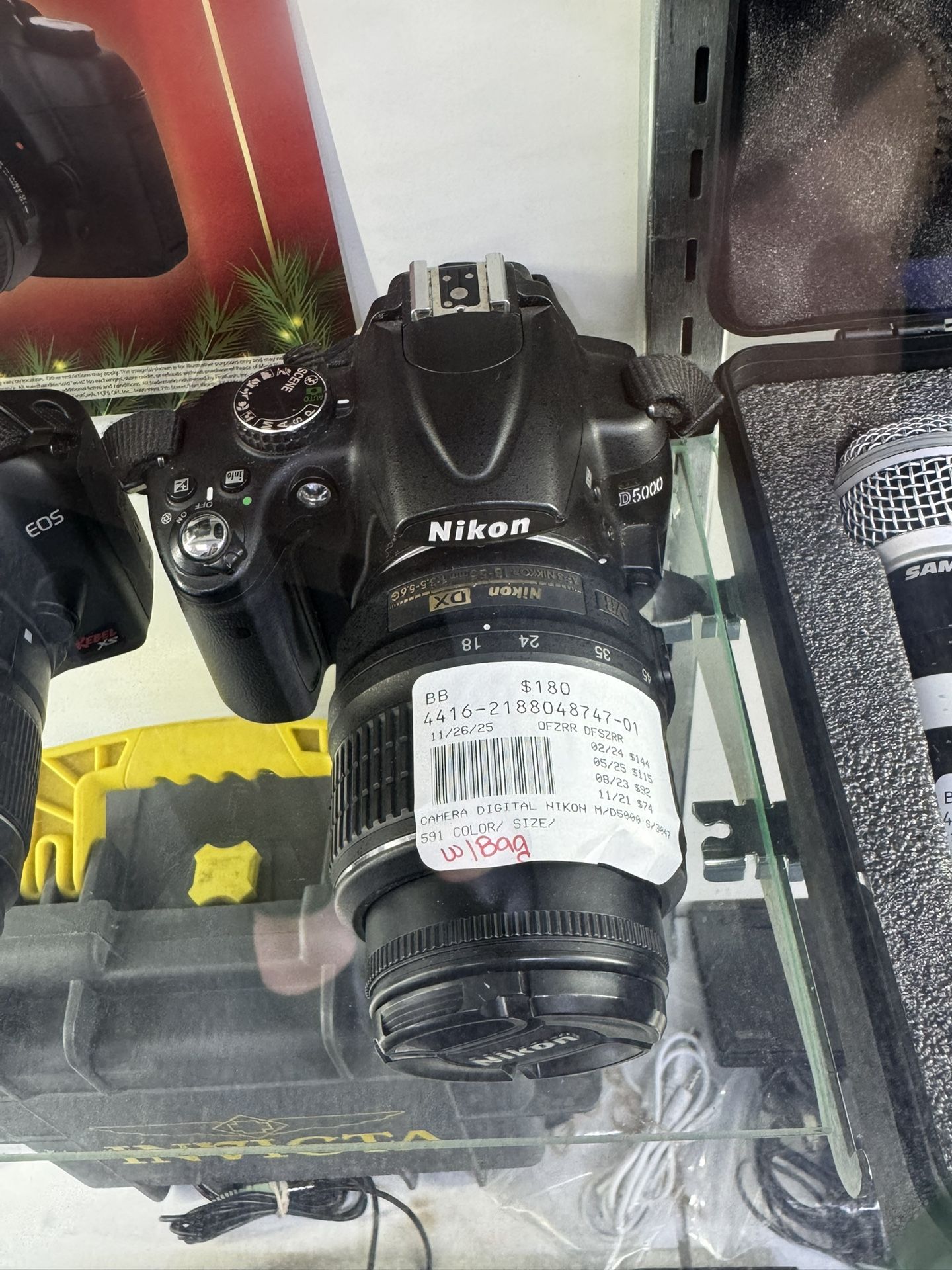 Nixon camera model D5000