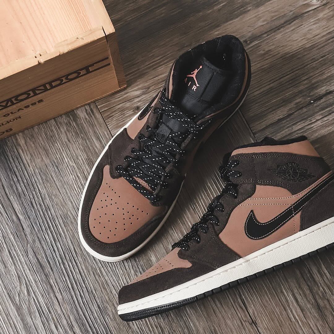 Air Jordan 1 Retro High “Dark Chocolate”