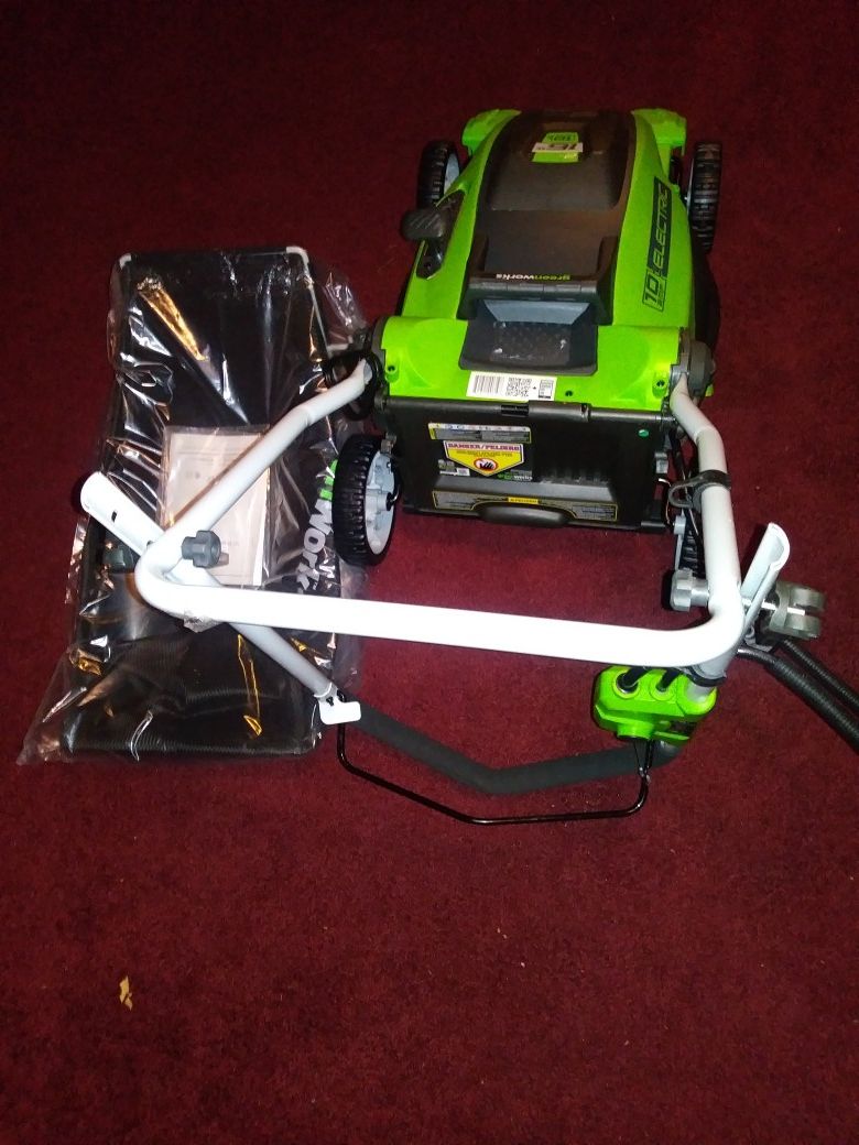 Like new electric lawn mower with bag