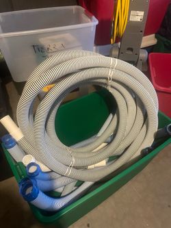 Pool hoses and connectors