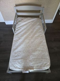 Toddler bed with matress