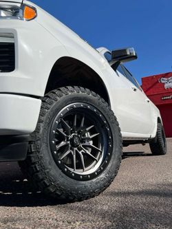 20x10 Krawler Lock Off-road Wheels And Tires 33/1250/20 Onyx RT