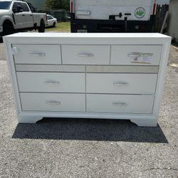 White dresser with storage for jewelry