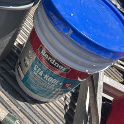 Roof Coating 9-10 GALLONS BRAND NEW FOR SALE 120$