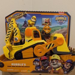 Rubble & Crew, Bark Yard Deluxe Bulldozer Construction Vehicle and Figure