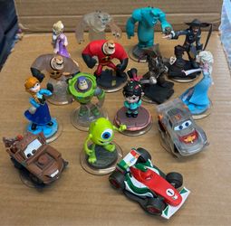 DISNEY INFINITY FIGURES