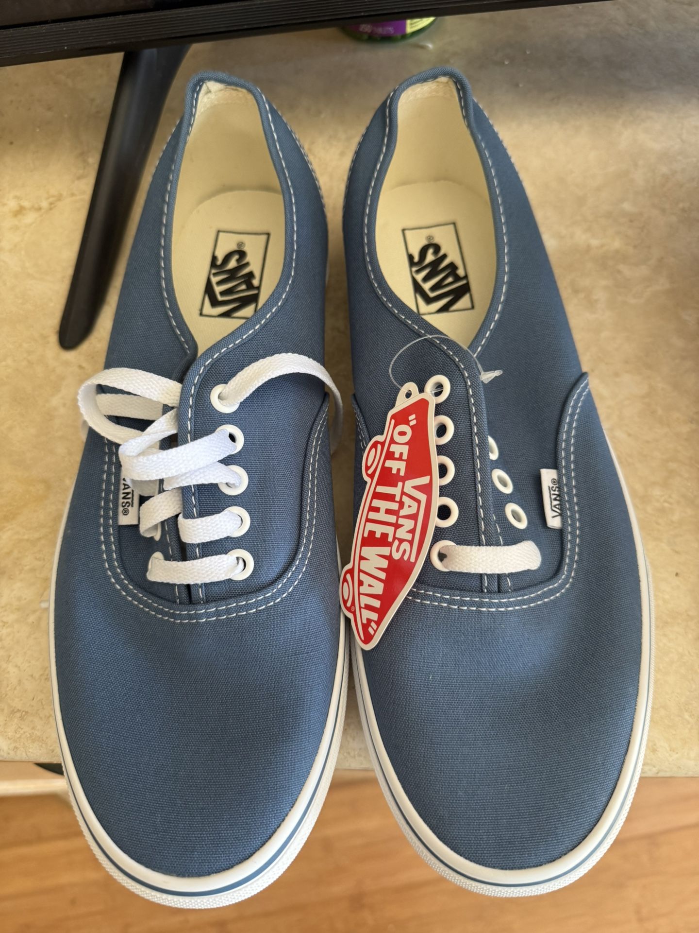 New In Box Men’s Sz 11 Blue Vans