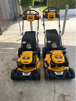 DEWALT 21 in. 196cc E-GOV Engine 3-in-1 Gas RWD Self-Propelled Lawn Mower with High Rear Wheels