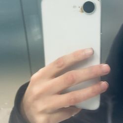 i iPhone 16e Good Condition 128GB White AT&T