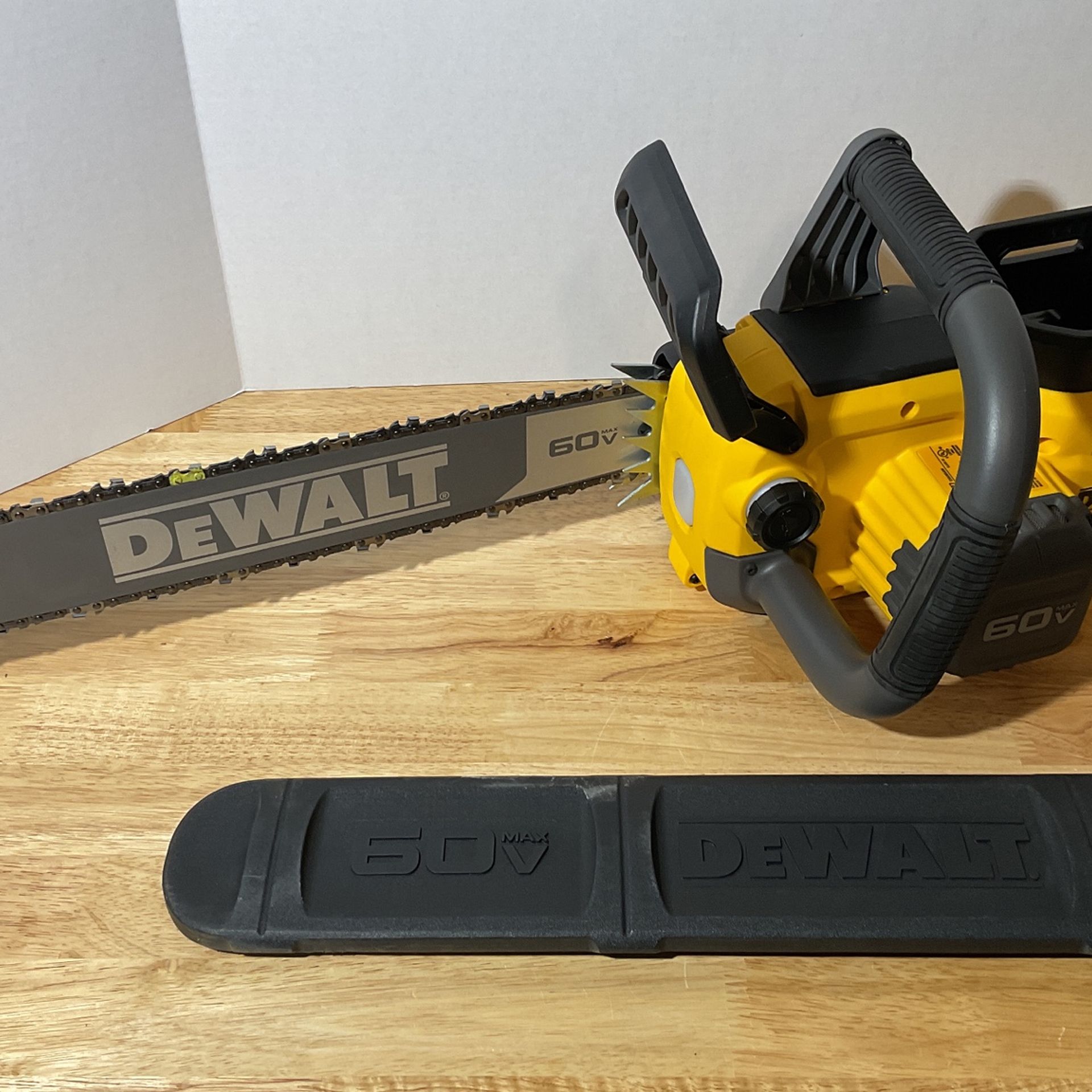 Dewalt 60V Max 20” Brushless Electric Cordless Chainsaw With Carry Case (DCCS677) - NEW!!