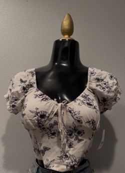 PacSun Women's White and Black Crop-top