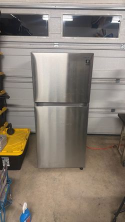 Samsung Stainless Steel Top-Freezer Refrigerator