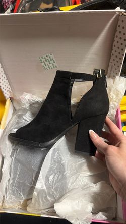 Black heels booties