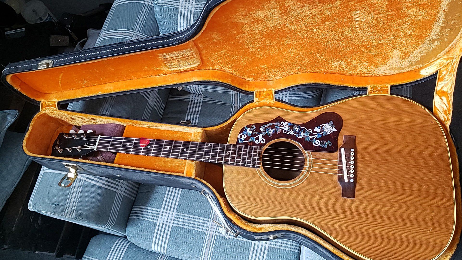 1973 Gibson J50 acoustic guitar