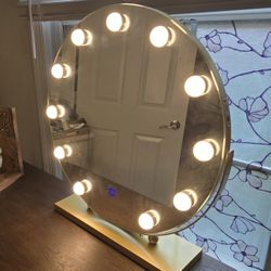 Vanity Mirror With Lights & USB port