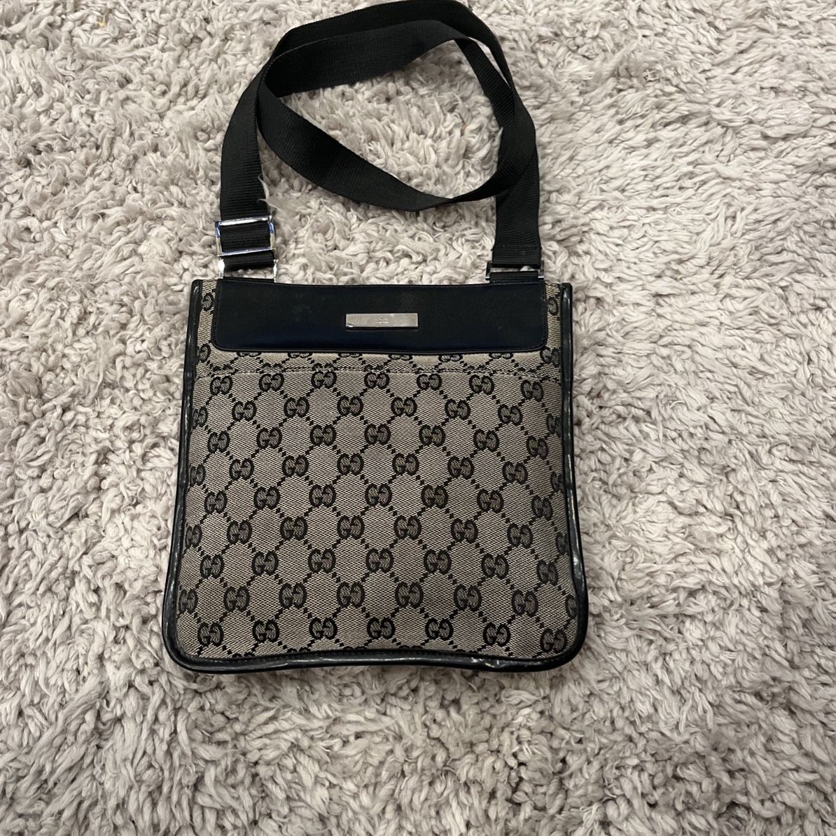 Gucci Messenger Bag W/ Box for Sale in Chicago, IL - OfferUp