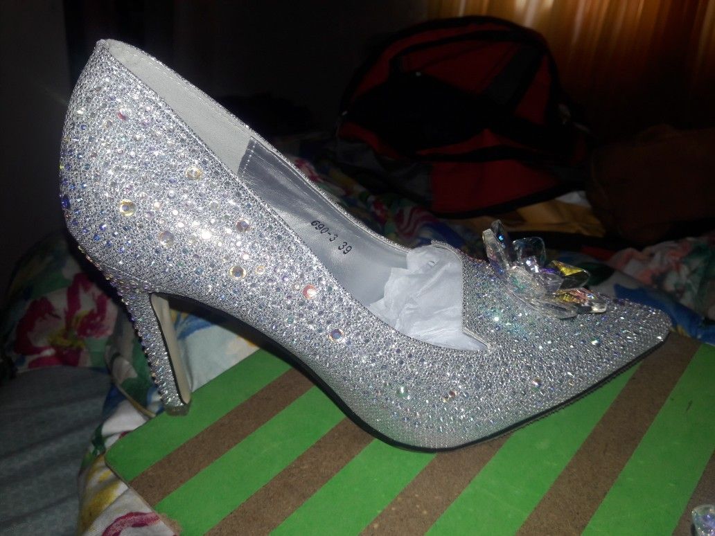 Wedding or prom type shoe