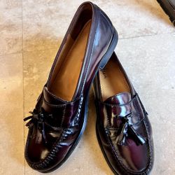 Cole Haan  Mens 10 1/2 D  Brown Leather Tassel Loafers in great condition 