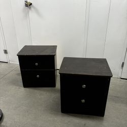 wooden drawer cabinets (nightstands) (bedside tables)  (end tables)