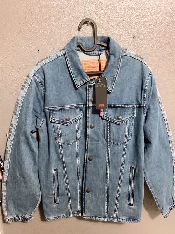 Levis Mens Denim jacket medium for Sale in Los Angeles, CA - OfferUp