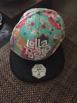 Lollapalooza cap new with Chicago skyline inside