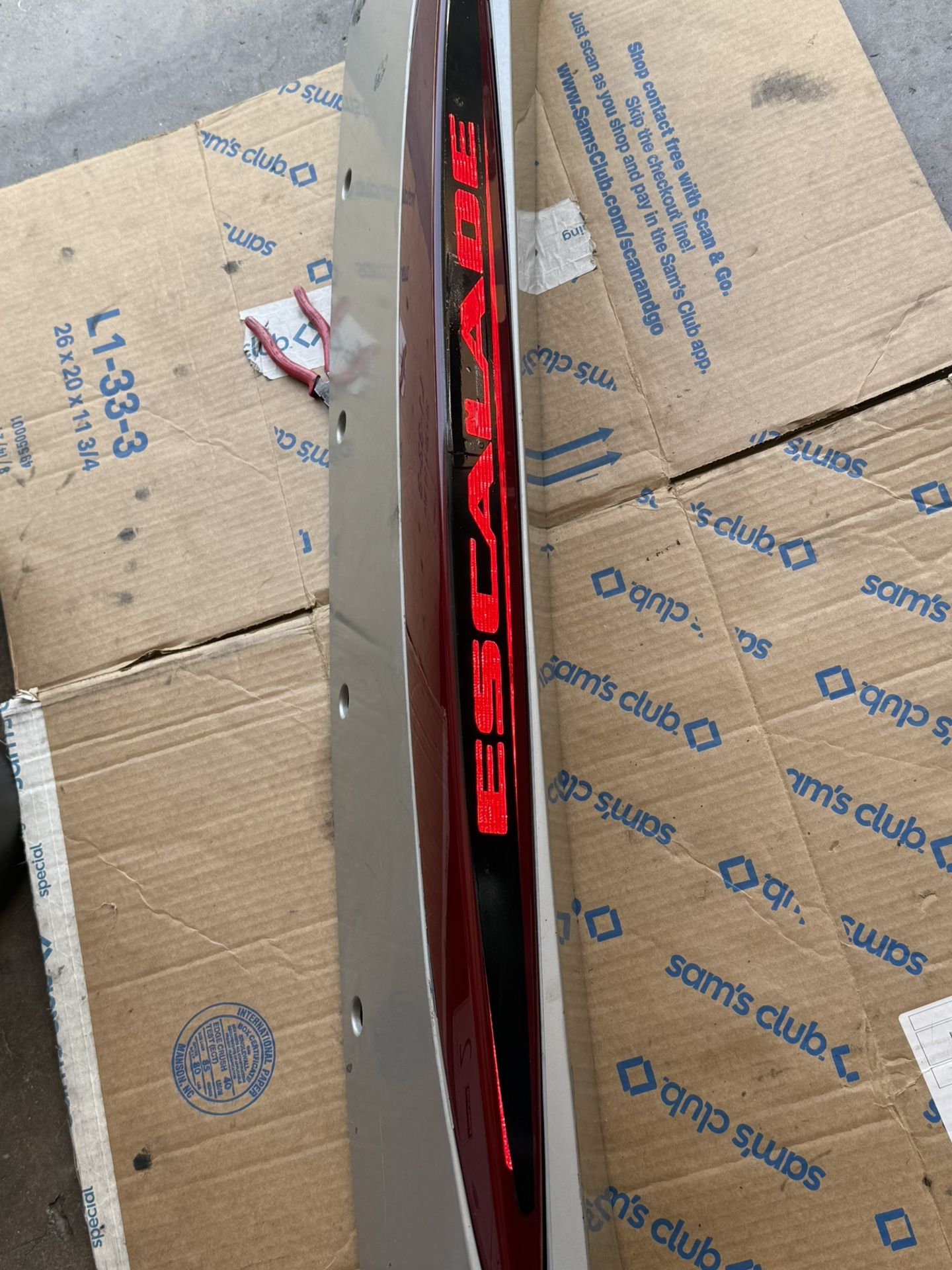 09 Escalade Ext 3rd Brake Light
