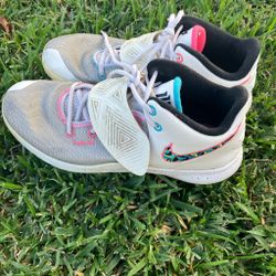 Nike Kyrie “FlyTrap” Basketball Shoes 