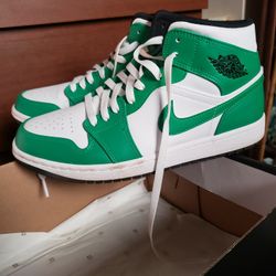 AIR JORDAN 1 MID

LUCKY GREEN/BLACK-WHITE

8.5