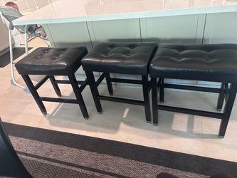 Set of 3 Black Tufted Counter Stools